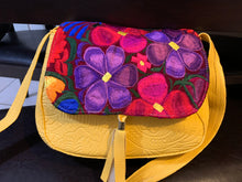 Load image into Gallery viewer, Floral Crossbody Purse
